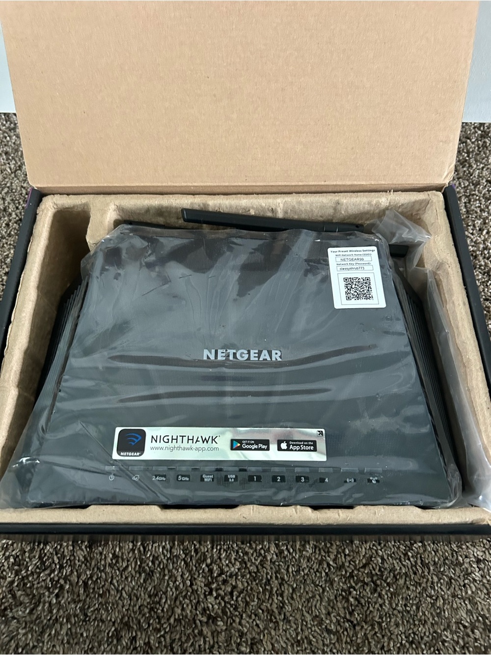 NETGEAR Nighthawk Router AC1750 model R6700 - Picture 2 of 3